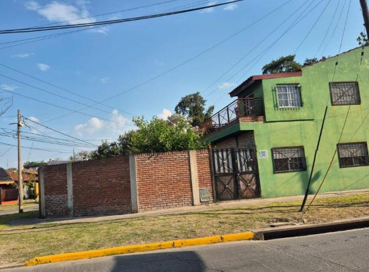 Casa · 95m² · 3 Ambientes · 3 Cocheras