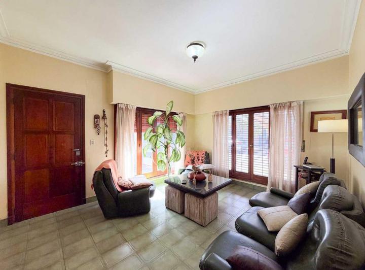 Casa · 115m² · 4 Ambientes · 2 Cocheras
