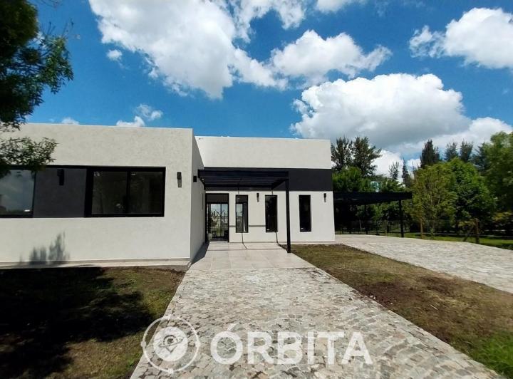 Casa · 134m² · 5 Ambientes · 2 Cocheras