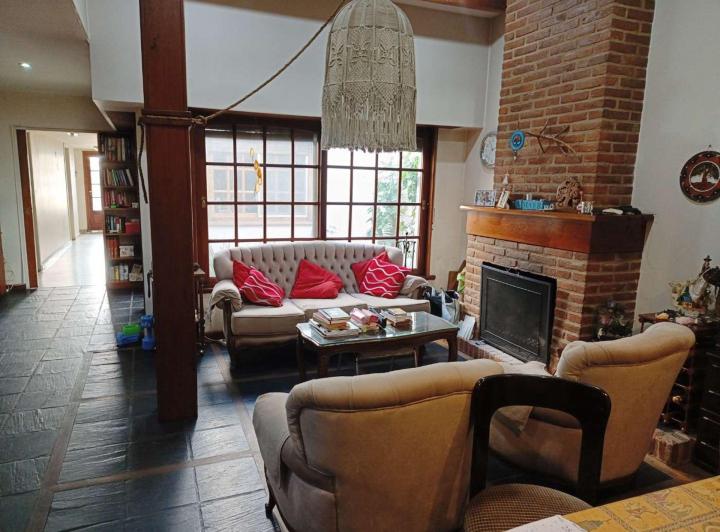 Casa · 219m² · 5 Ambientes · 1 Cochera