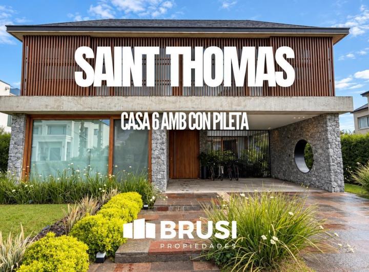 Casa · 230m² · 6 Ambientes · 4 Cocheras
