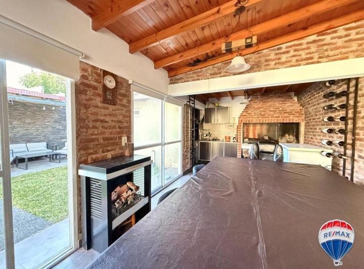 Casa · 115m² · 6 Ambientes · 2 Cocheras