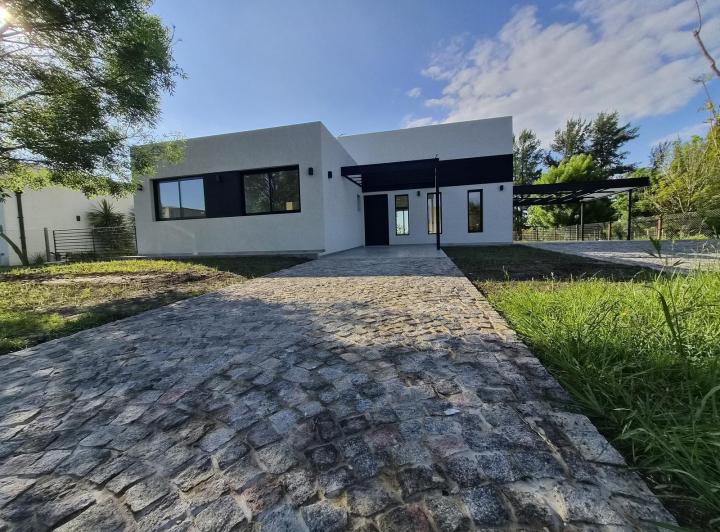 Casa · 140m² · 5 Ambientes · 2 Cocheras