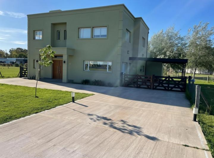 Casa · 287m² · 6 Ambientes · 1 Cochera