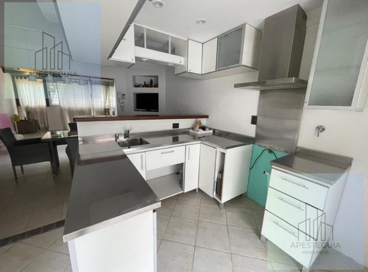 Casa · 320m² · 5 Ambientes · 3 Cocheras
