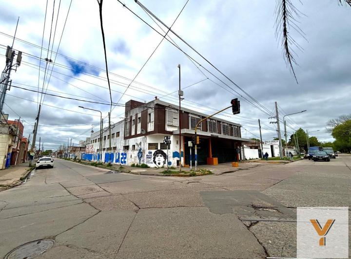 Local comercial · 2080m²