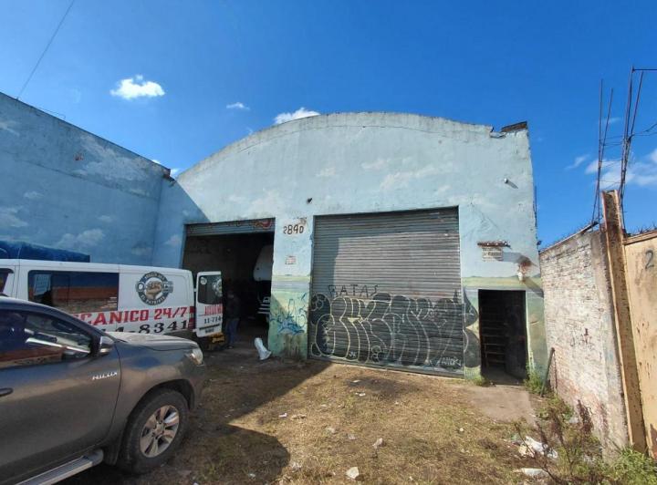 Bodega-Galpón · 200m² · 1 Ambiente · 3 Cocheras