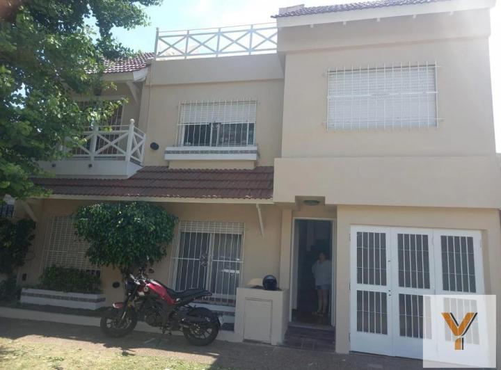 Casa · 104m² · 5 Ambientes · 1 Cochera