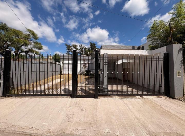 Casa · 217m² · 5 Ambientes · 1 Cochera
