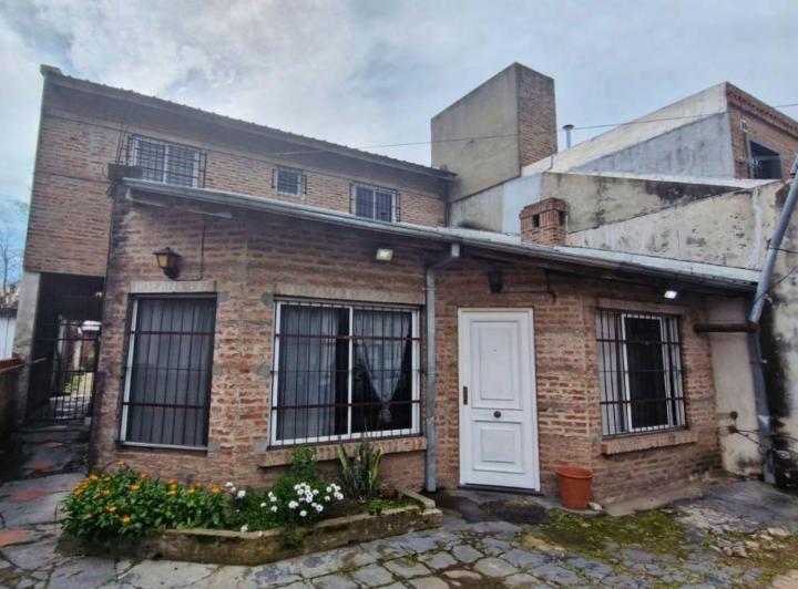 Casa · 160m² · 5 Ambientes · 2 Cocheras