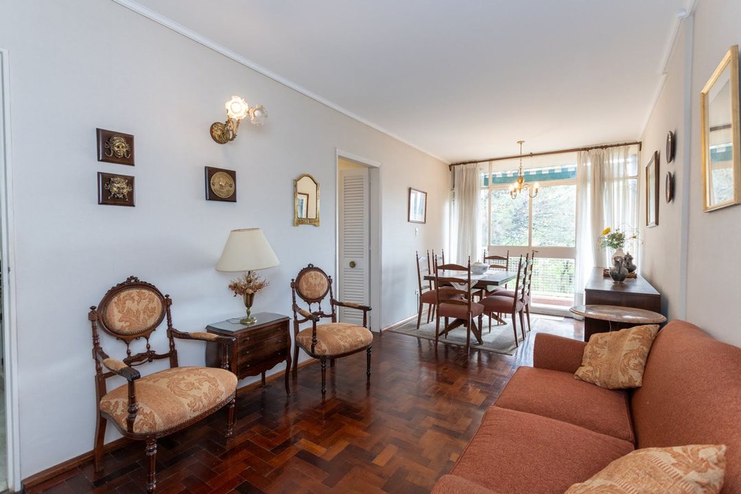 Impecable departamento de 3 dormitorios y cochera.