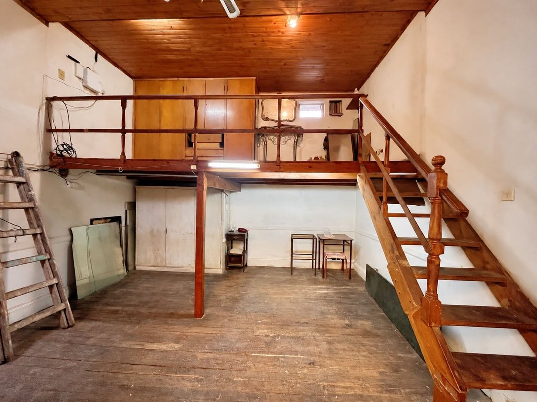 VENDE Monoambiente tipo PH entrepiso-Constitución