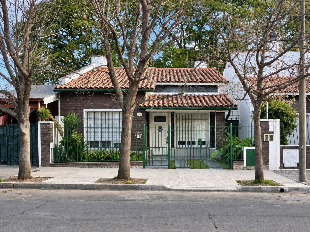 VENTA CASA 3 AMB. MORÓN PATIO PERMUTA A.CRÉDITO