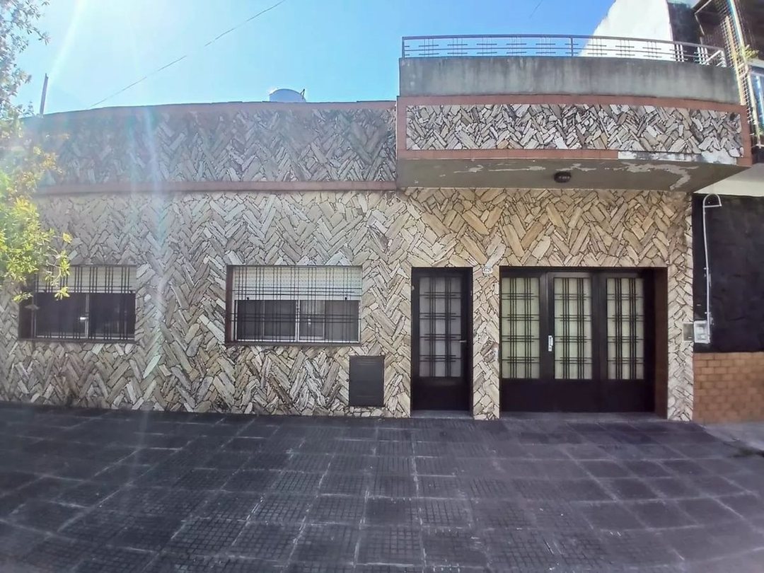 VENTA CASA 4 AMBIENTES COCHERA TERRAZA LA TABLADA