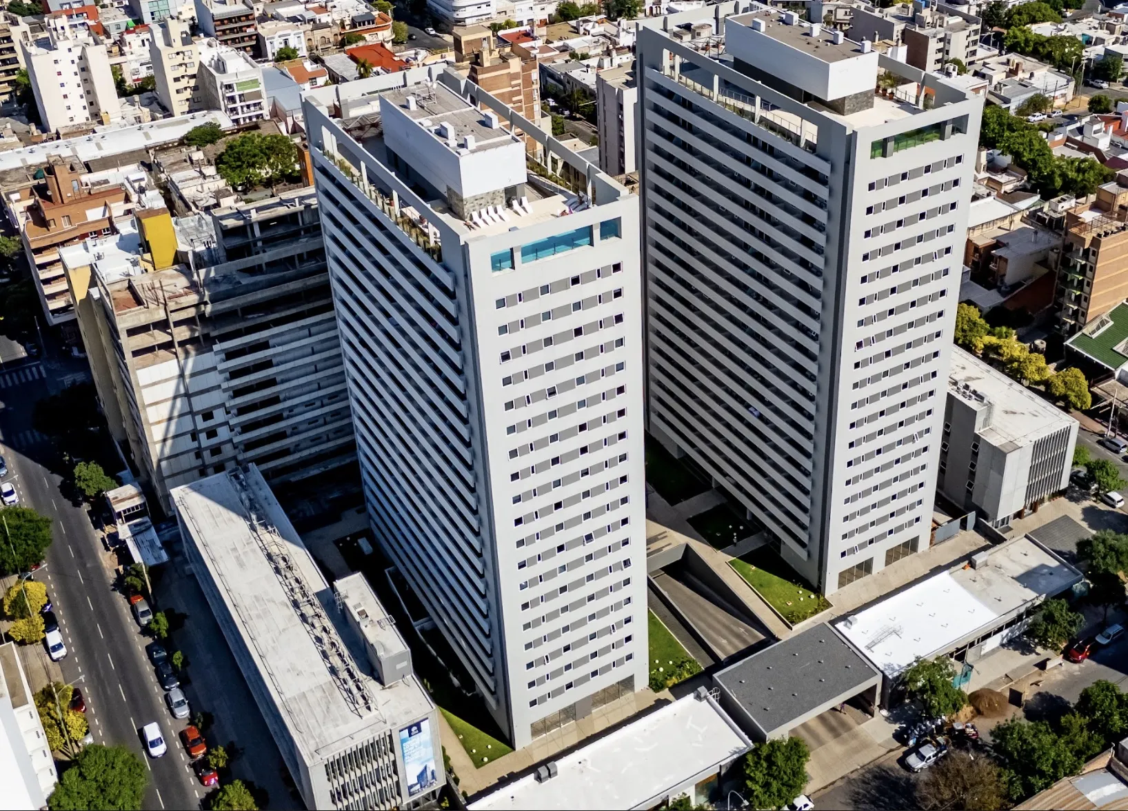 Cardinales COFICO_Piso 2 (V)_1 Dorm-Balcon-Pileta-Quincho-Gim_Vacio sin muebles_Coch.Opcional