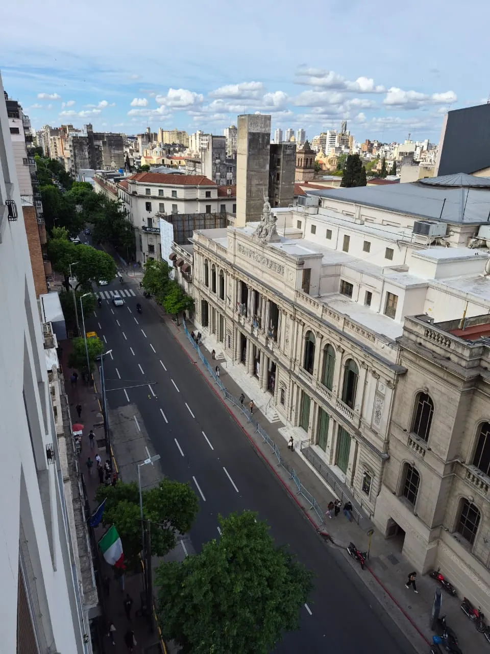 MARTES 10 DE NOVIEMBRE - VISITA DEL PAPA EN CORDOBA!! ALQUILO DEPTO POR HORAS, VACIO DE MUEBLES Y OCUPANTES, GRAN LIVING COMEDOR HACIA AVENIDA, CON 3 VENTANAS + BALCON