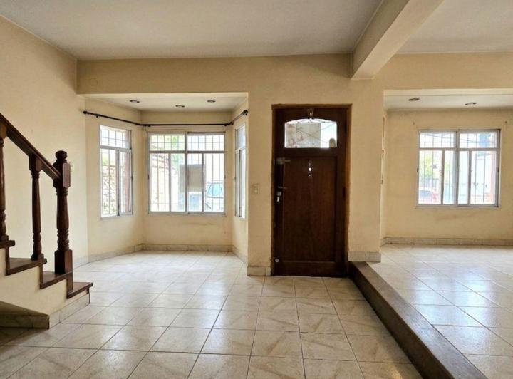 Casa · 130m² · 5 Ambientes · 2 Cocheras