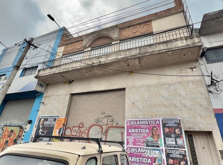 Local comercial · 383m²