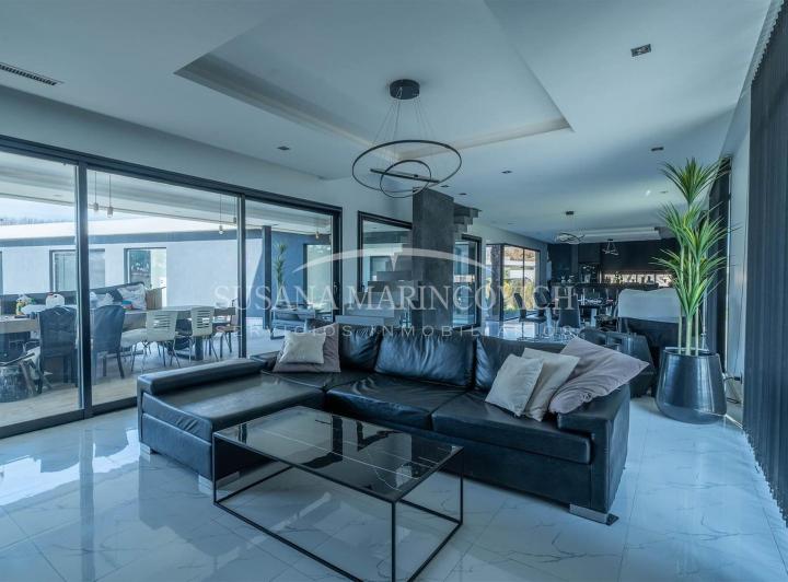 Casa · 340m² · 5 Ambientes · 3 Cocheras