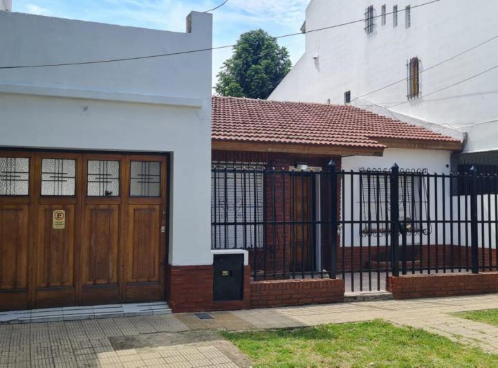 Casa · 80m² · 3 Ambientes · 3 Cocheras