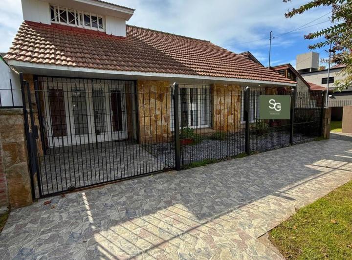 Casa · 240m² · 5 Ambientes · 1 Cochera
