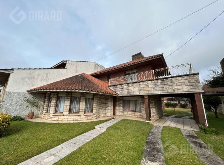 Casa · 264m² · 6 Ambientes · 1 Cochera