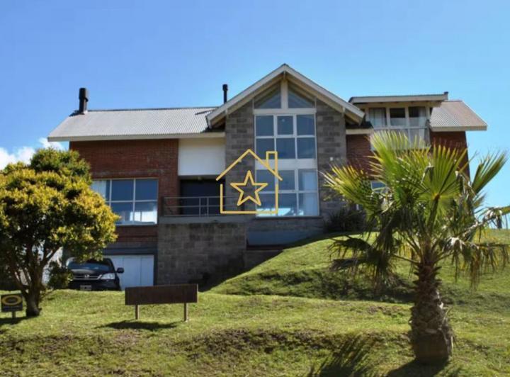 Casa · 800m² · 7 Ambientes · 2 Cocheras