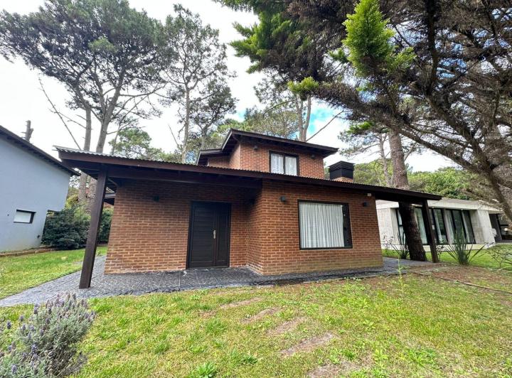 Casa · 150m² · 4 Ambientes · 2 Cocheras