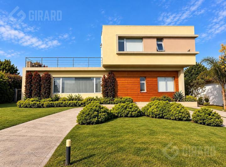 Casa · 279m² · 6 Ambientes · 1 Cochera