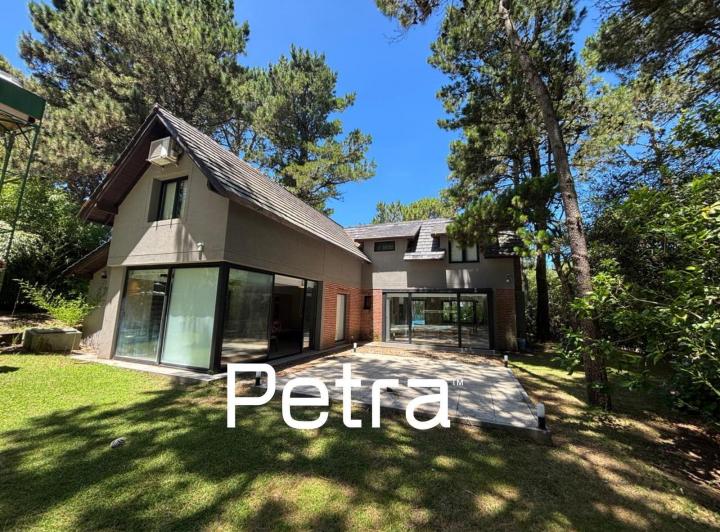 Casa · 211m² · 6 Ambientes