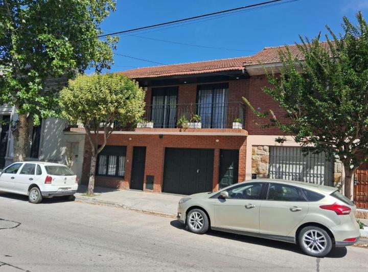 Casa · 190m² · 3 Ambientes · 1 Cochera