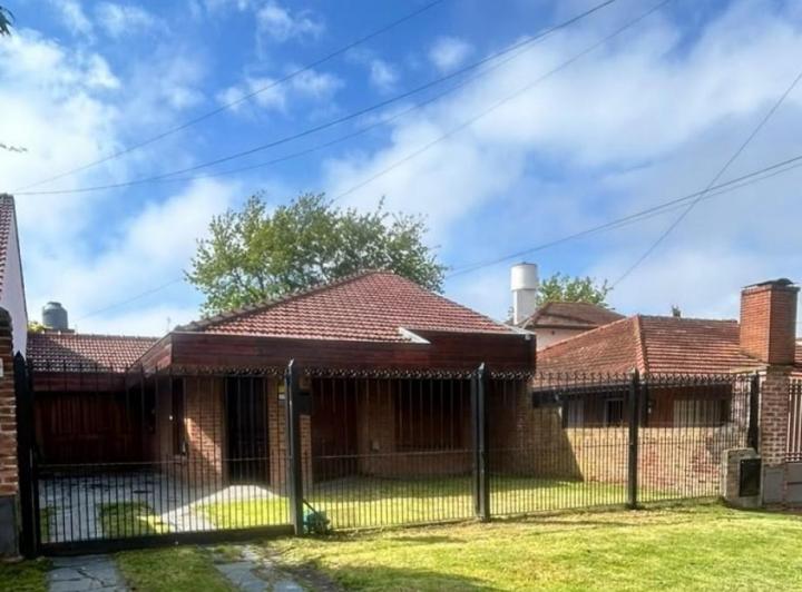 Casa · 150m² · 4 Ambientes · 3 Cocheras
