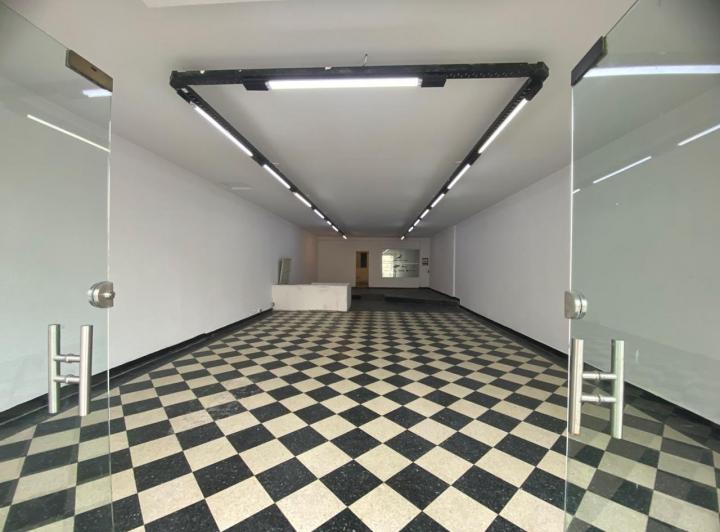 Local comercial · 192m²