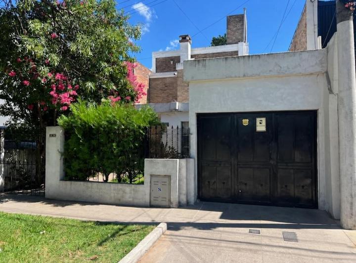 Casa · 142m² · 6 Ambientes · 1 Cochera