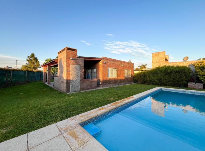 Casa · 126m² · 4 Ambientes · 2 Cocheras