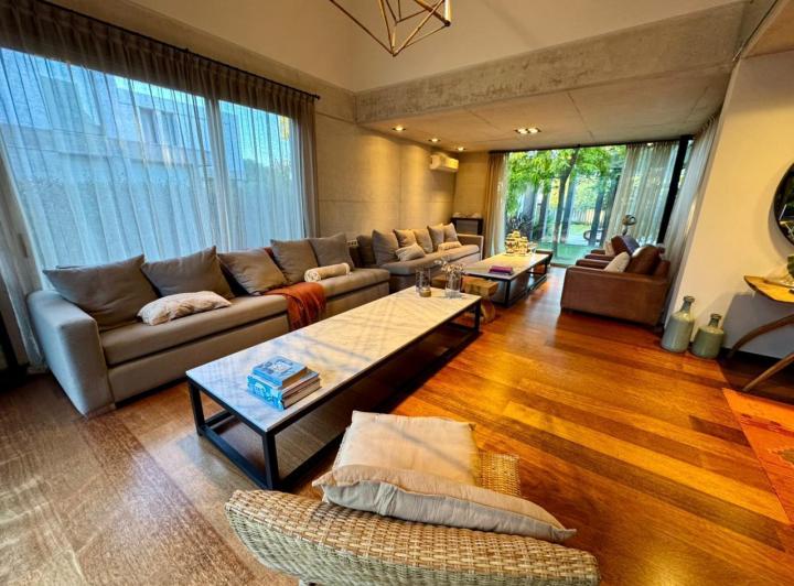 Casa · 760m² · 9 Ambientes
