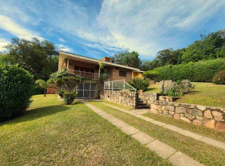 Casa · 187m² · 8 Ambientes · 2 Cocheras