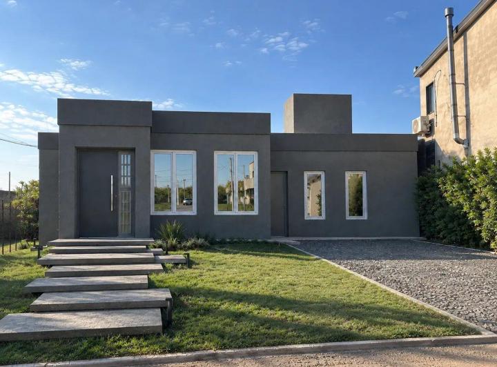 Casa · 100m² · 3 Ambientes · 2 Cocheras