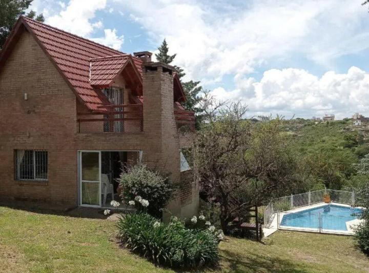 Casa · 140m² · 4 Ambientes · 2 Cocheras