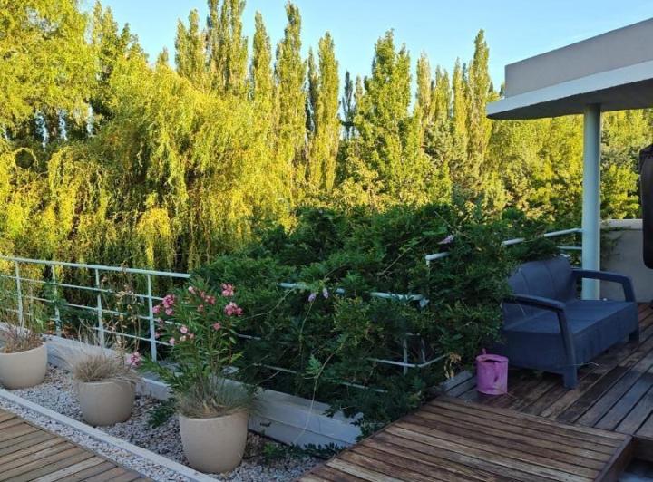Casa · 255m² · 4 Ambientes · 2 Cocheras