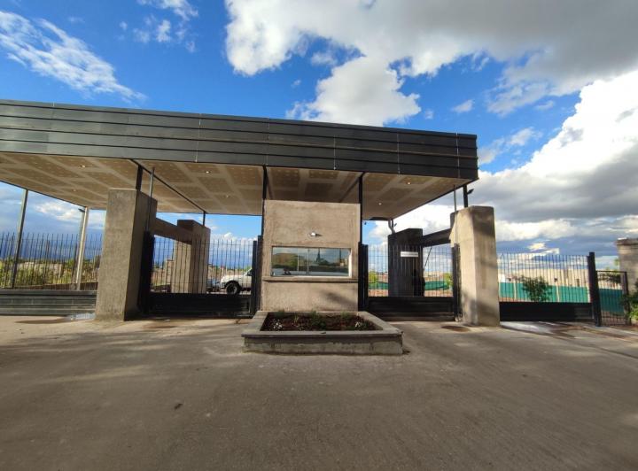 Terreno · 305m²