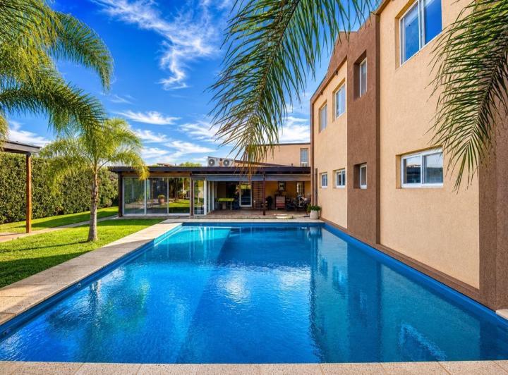 Casa · 622m² · 8 Ambientes · 2 Cocheras