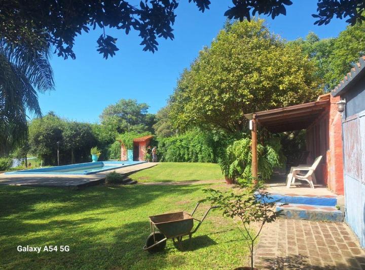 Casa · 300m² · 8 Ambientes · 1 Cochera