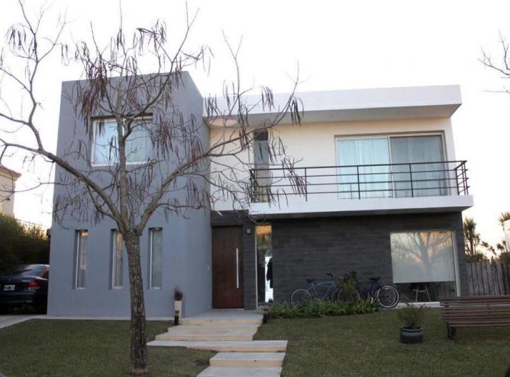 Casa · 220m² · 4 Ambientes