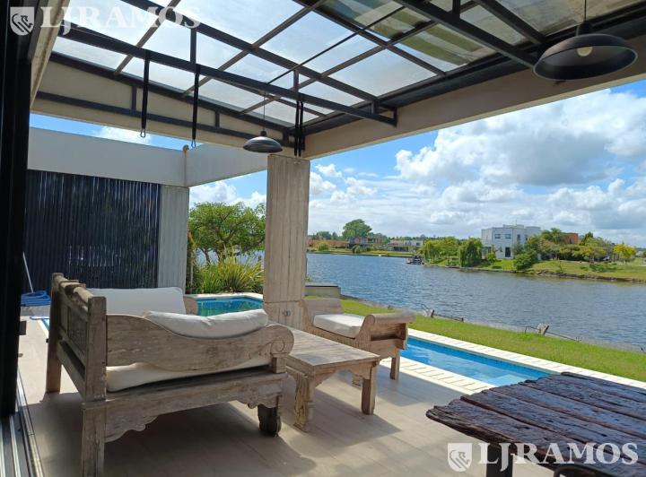 Casa · 193m² · 4 Ambientes · 3 Cocheras