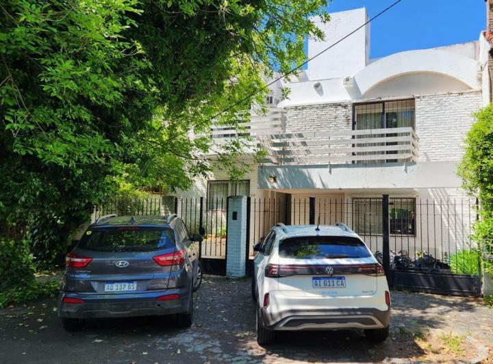 Casa · 211m² · 7 Ambientes · 1 Cochera