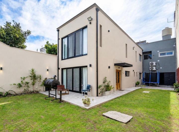 Casa · 552m² · 9 Ambientes · 3 Cocheras