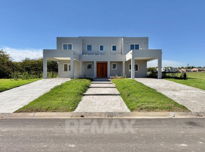 Casa · 263m² · 6 Ambientes · 2 Cocheras