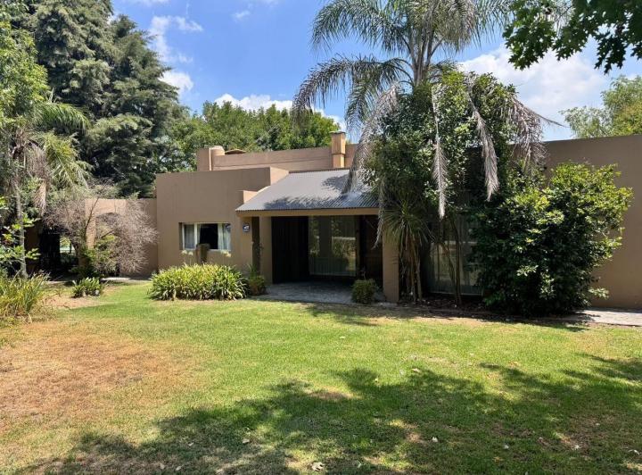 Casa · 260m² · 5 Ambientes · 1 Cochera