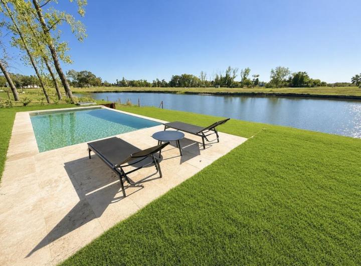 Casa · 380m² · 7 Ambientes · 2 Cocheras